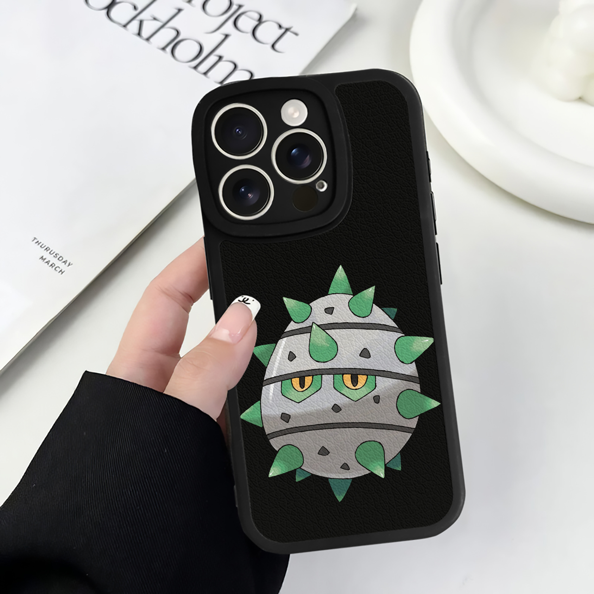 （画像用） ポケットモンスター Pokémon 【iPhone 16シリーズ対応】シリコンスマホケース（レザー調） 材質：シリコン